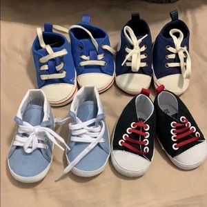 4 pairs of infant shoes